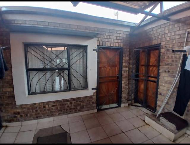 13 BEDROOM HOUSE FOR SALE IN OLIEVENHOUTBOSCH
